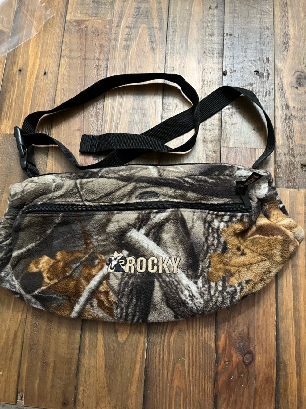 Rocky Realtree Camo Hand Warmer Muff Waist Pack Hunting Fleece Adjustable Strap